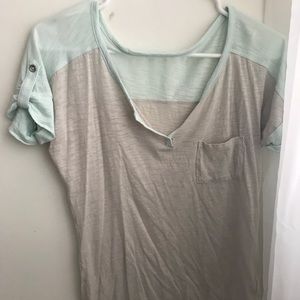 Loose-fitting t-shirt top